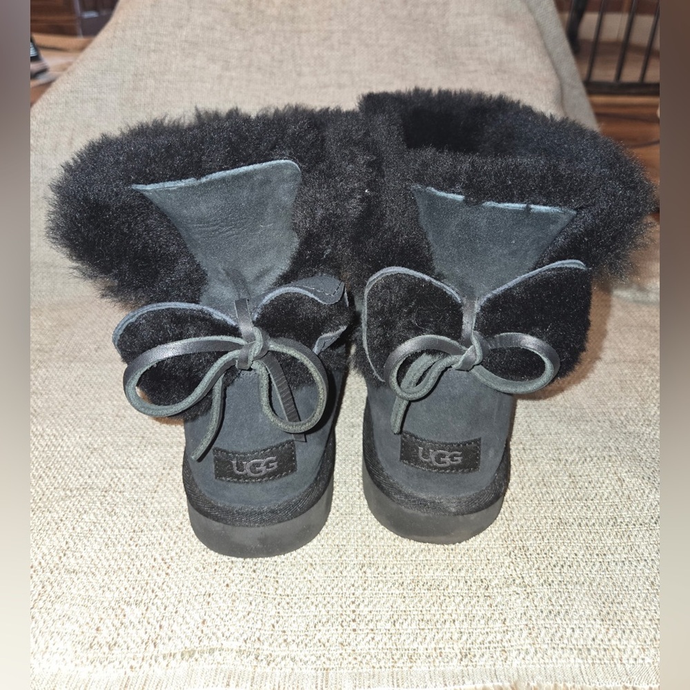 UGG Classic Double Bow Mini Boots US Women’s Size 10 Black